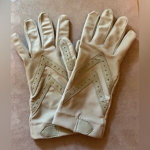 Stylish ARIS 115 Cream Driving Gloves with Chevron Design One Size Like new